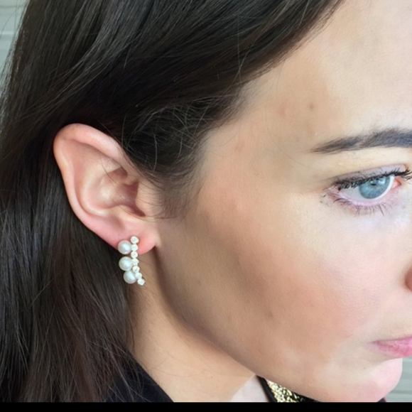 4/$9  T&J 14k Gold Plated Faux Pearl Earrings - Picture 2 of 2